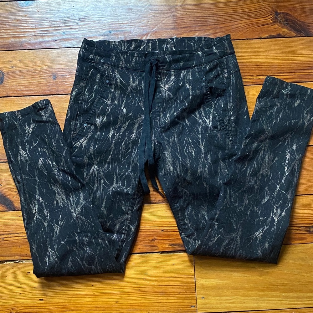 Alembika shimmer gold printed black stretchy drawstring waist pants